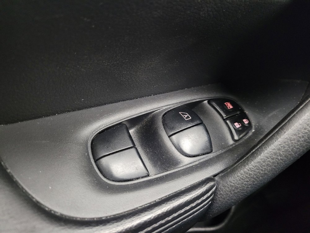 Used 2015 Nissan Rogue S AWD/4WD image 27