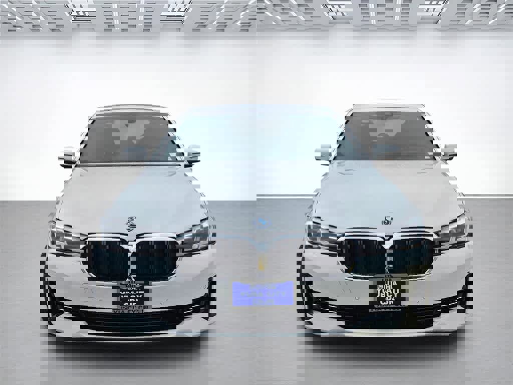 Used 2022 BMW 530e w/ Premium Package image 2