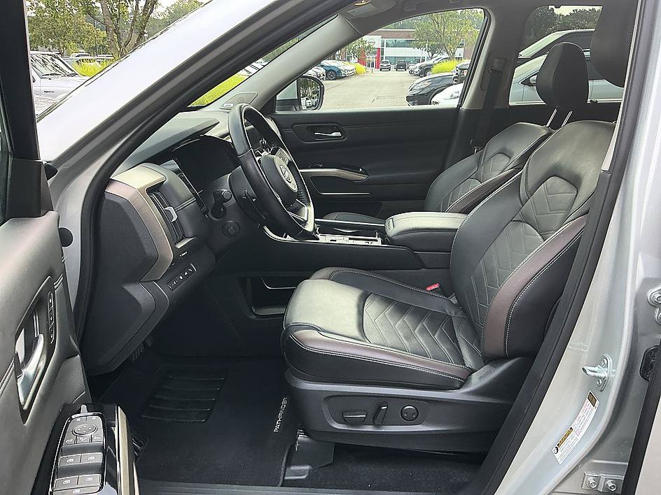 Certified 2025 Nissan Pathfinder Platinum w/ Cargo Package FWD image 12
