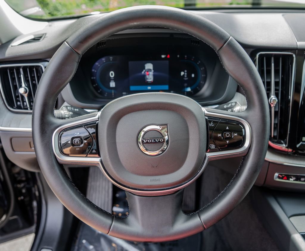 Used 2025 Volvo XC60 B5 Plus AWD/4WD image 5