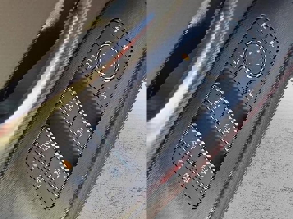 New 2026 Nissan Kicks SR w/ Cold Weather Package image 7