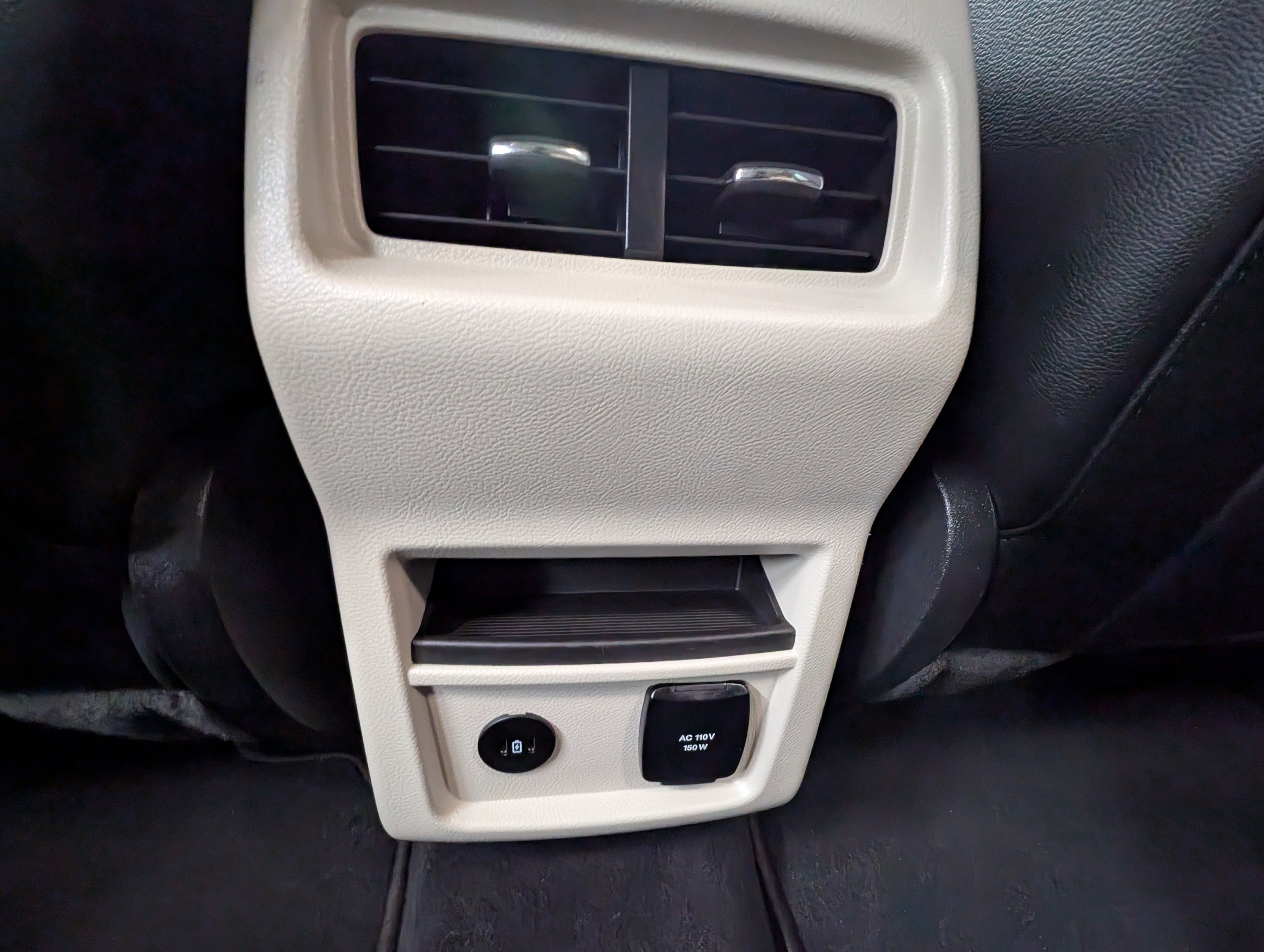 Used 2022 Ford Edge Titanium w/ Class II Trailer Tow Package image 7