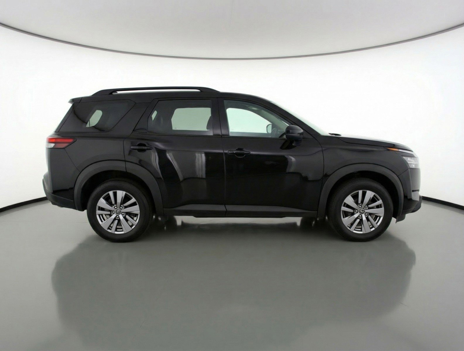 Used 2025 Nissan Pathfinder SV image 11