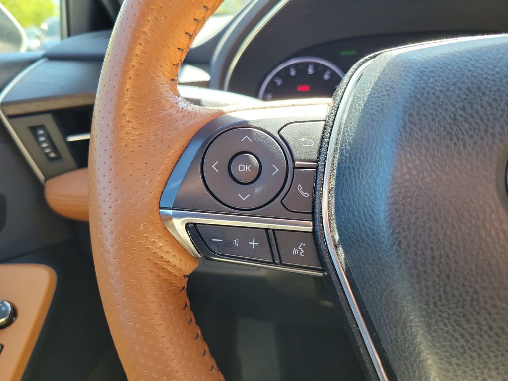 Used 2020 Toyota Avalon Limited image 25