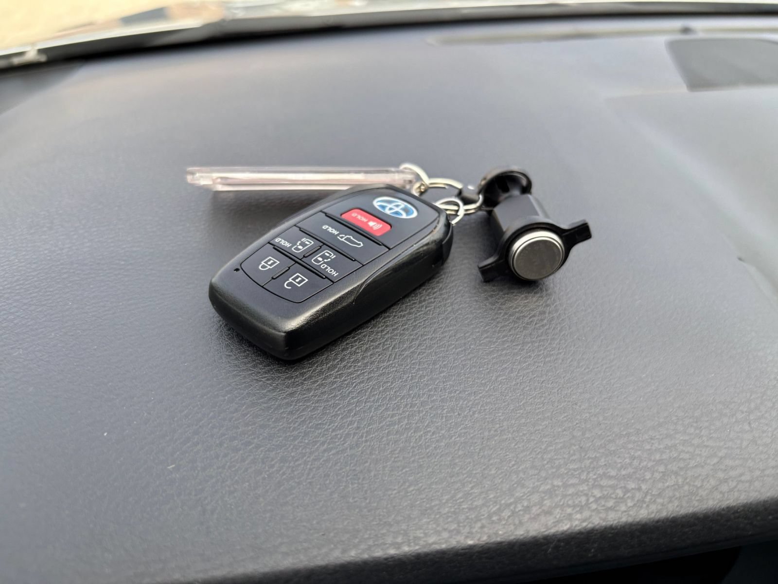 Used 2025 Toyota Sienna XLE FWD image 20