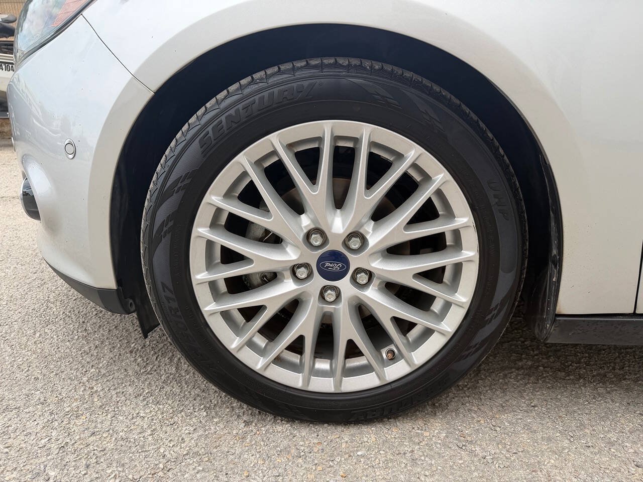 Used 2013 Ford Focus Titanium FWD image 29