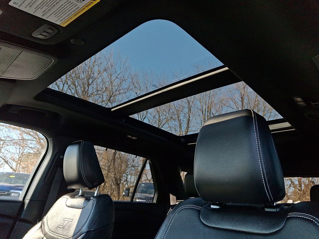 Certified 2024 Ford Explorer ST w/ Equipment Group 401A image 15