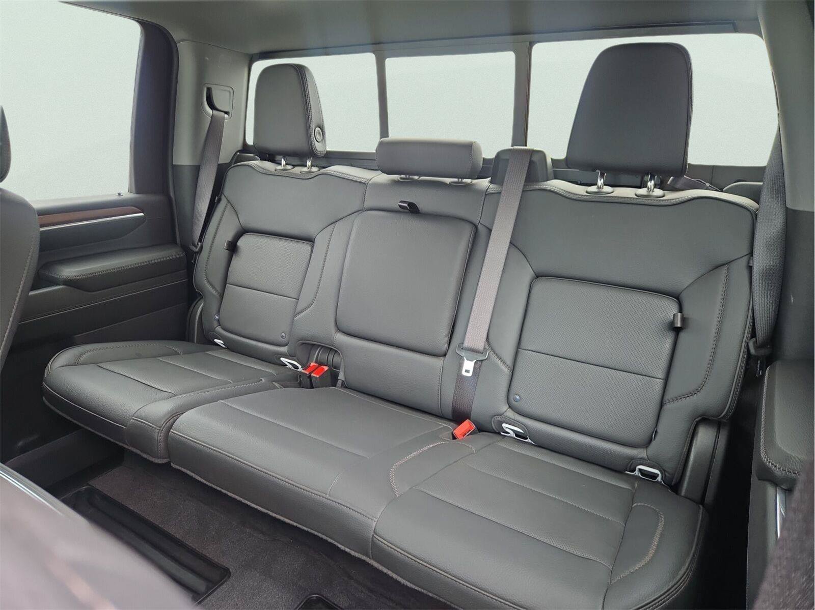 Used 2024 GMC Sierra 2500 Denali w/ Denali Reserve Package AWD/4WD image 24