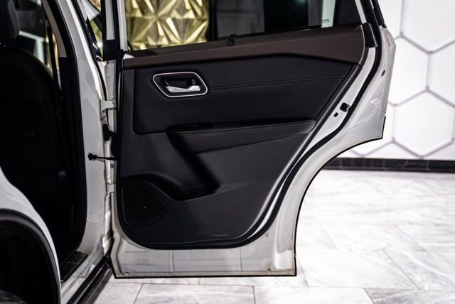 Used 2021 Nissan Rogue SV w/ Premium Package image 27