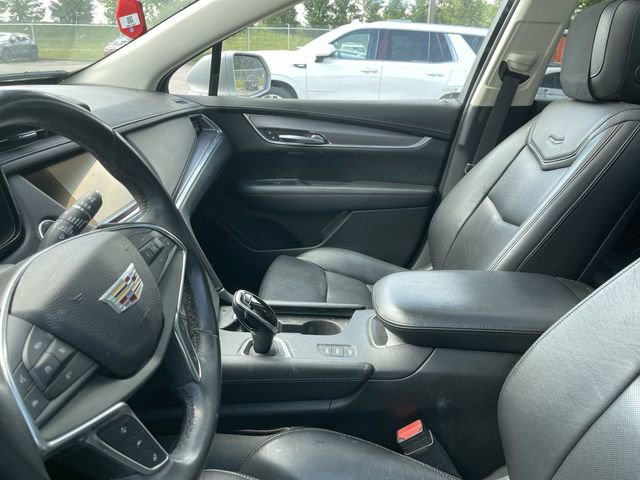 Used 2017 Cadillac XT5 Luxury w/ Driver Awareness Package AWD/4WD image 4