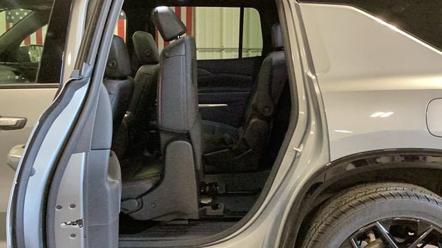 Used 2024 Chevrolet Traverse RS w/ LPO, Floor Liner Package AWD/4WD image 10