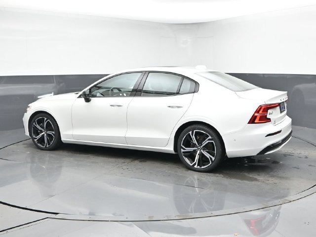 Used 2025 Volvo S60 B5 Plus FWD image 6