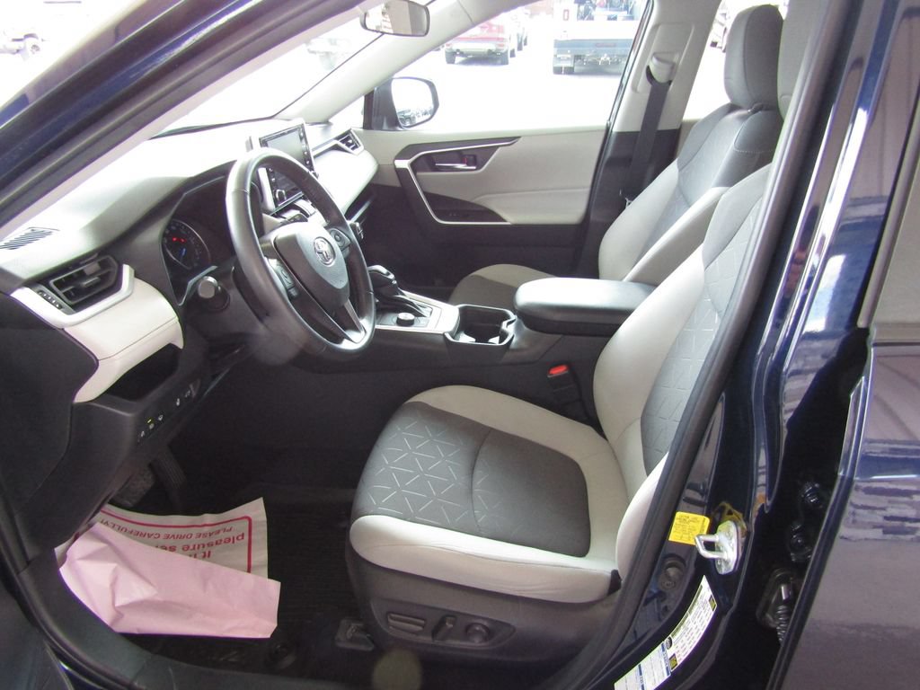 Used 2021 Toyota RAV4 XLE w/ Convenience Package AWD/4WD image 20