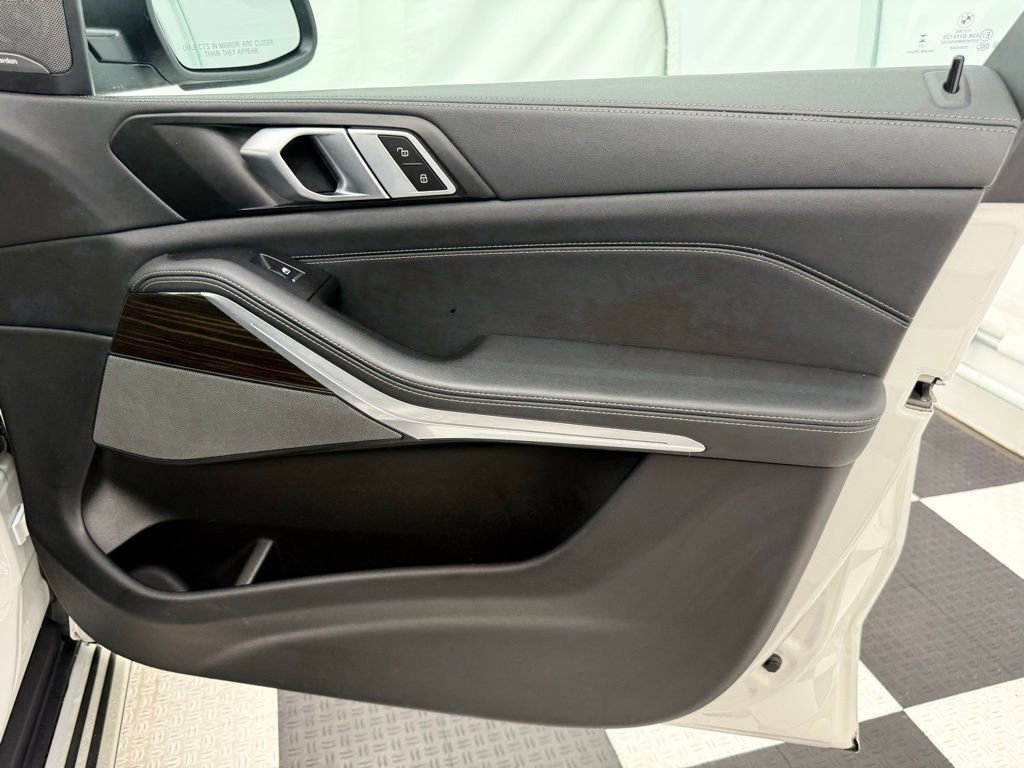 Used 2024 BMW X5 xDrive40i w/ Premium Package image 24