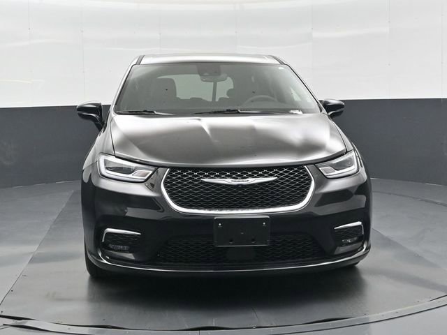 Used 2025 Chrysler Pacifica Select image 9