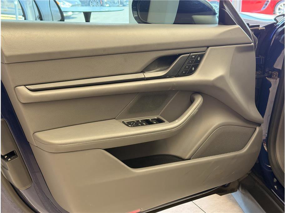 Used 2022 Porsche Taycan image 10