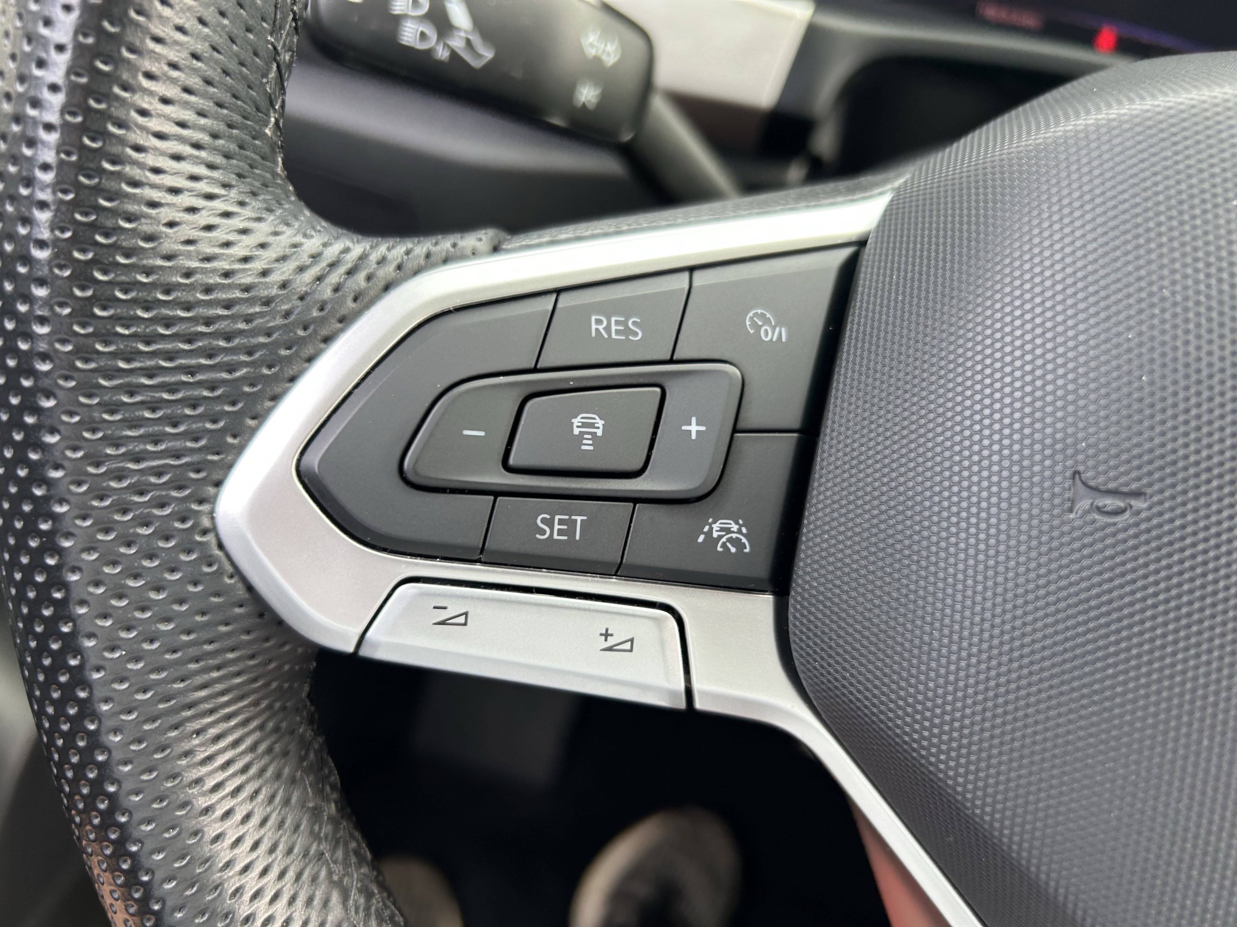 Certified 2023 Volkswagen Atlas SEL R-Line AWD/4WD image 19