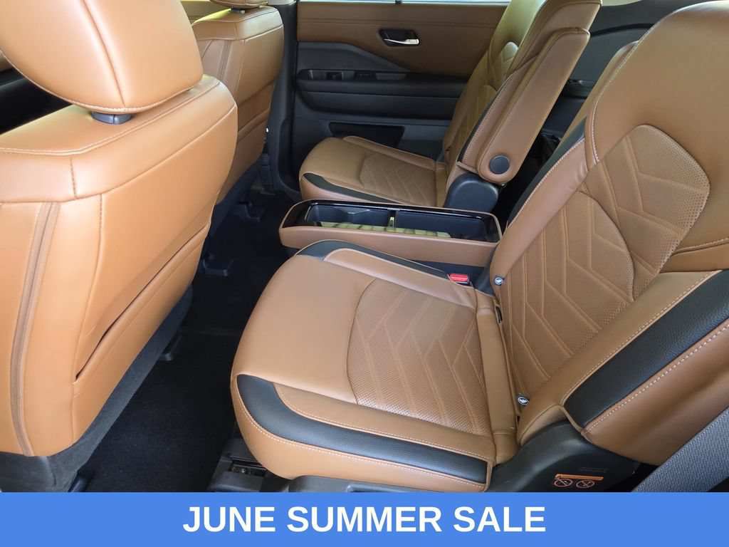 Used 2023 Nissan Pathfinder Platinum FWD image 11