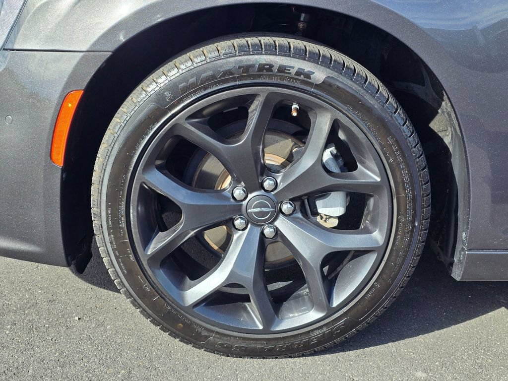 Used 2022 Chrysler 300 Touring L RWD image 9