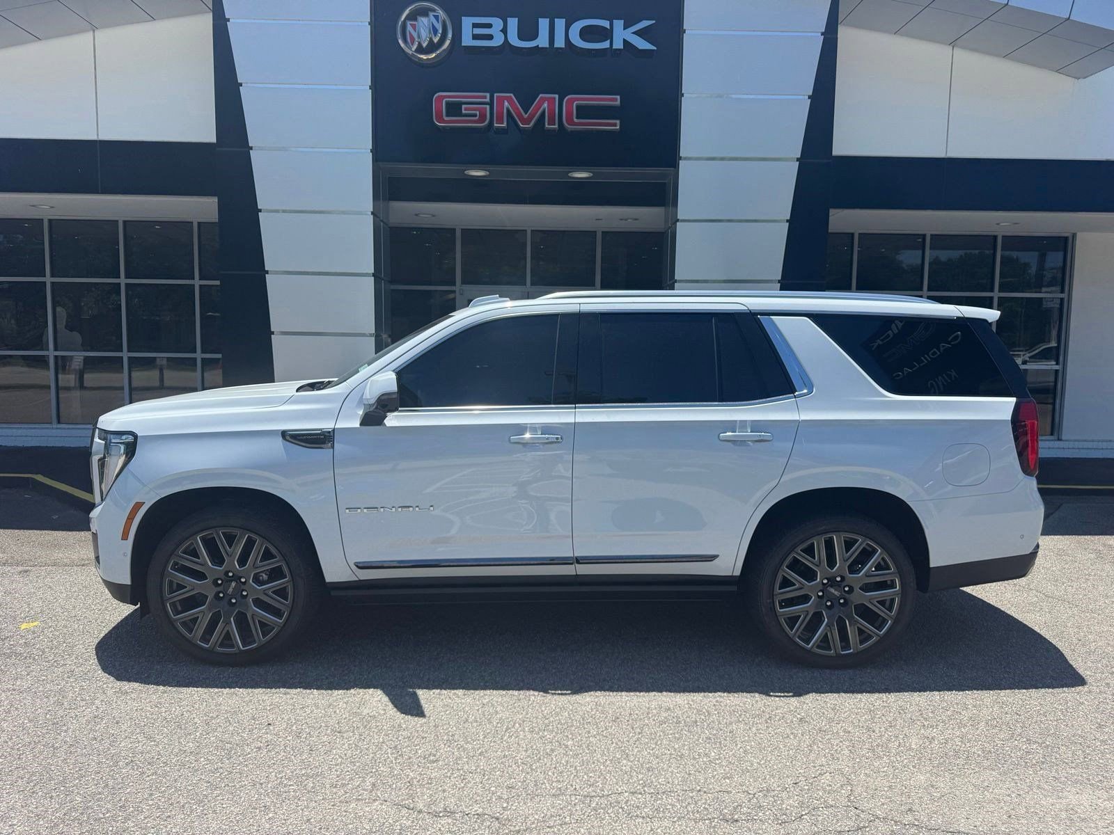 Certified 2026 GMC Yukon Denali Ultimate AWD/4WD image 3