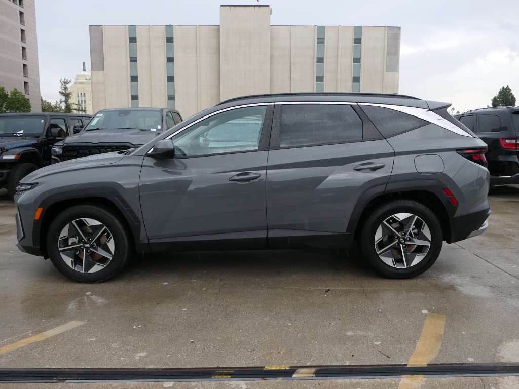 Used 2025 Hyundai Tucson SEL FWD image 3