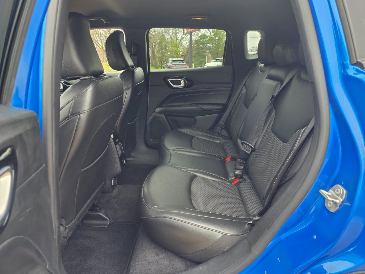 Used 2023 Jeep Compass Latitude image 11