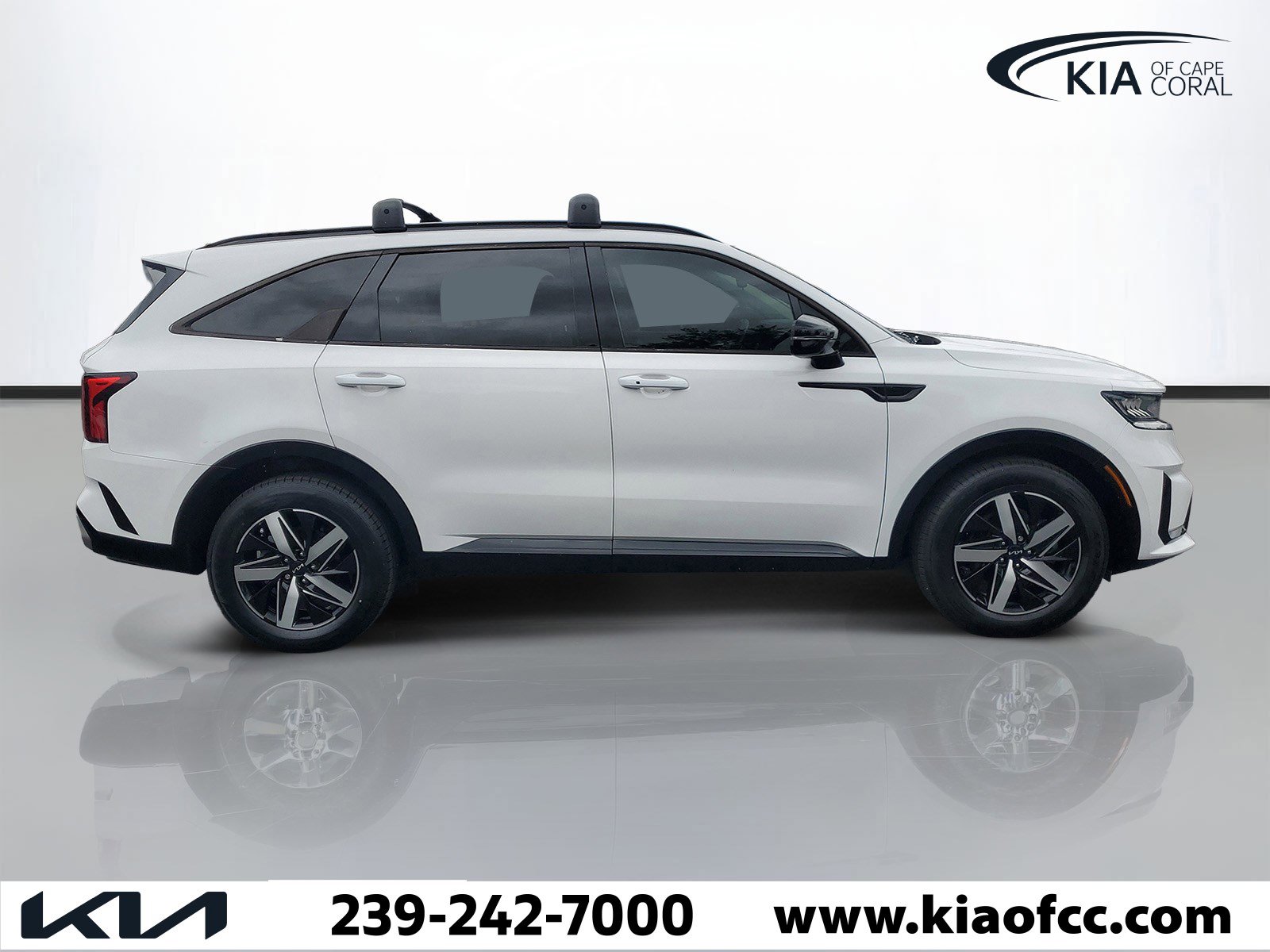 Used 2023 Kia Sorento S w/ Panoramic Sunroof Package FWD image 3