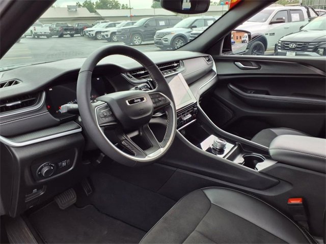 Used 2024 Jeep Grand Cherokee Altitude image 12