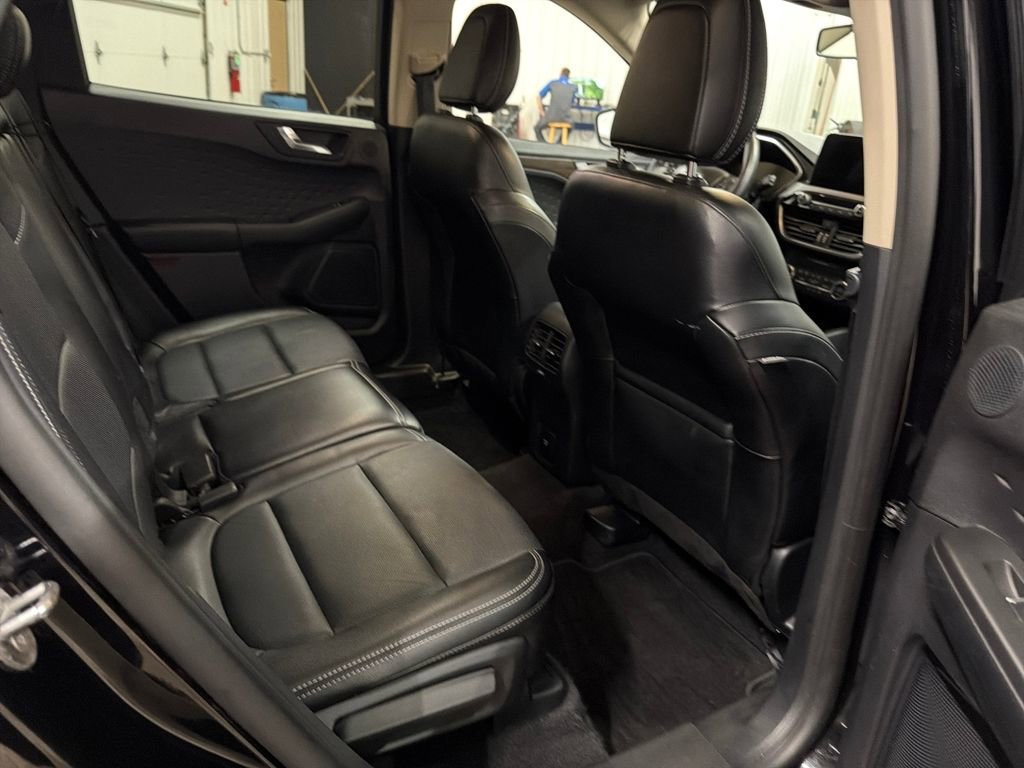 Used 2020 Ford Escape Titanium image 17