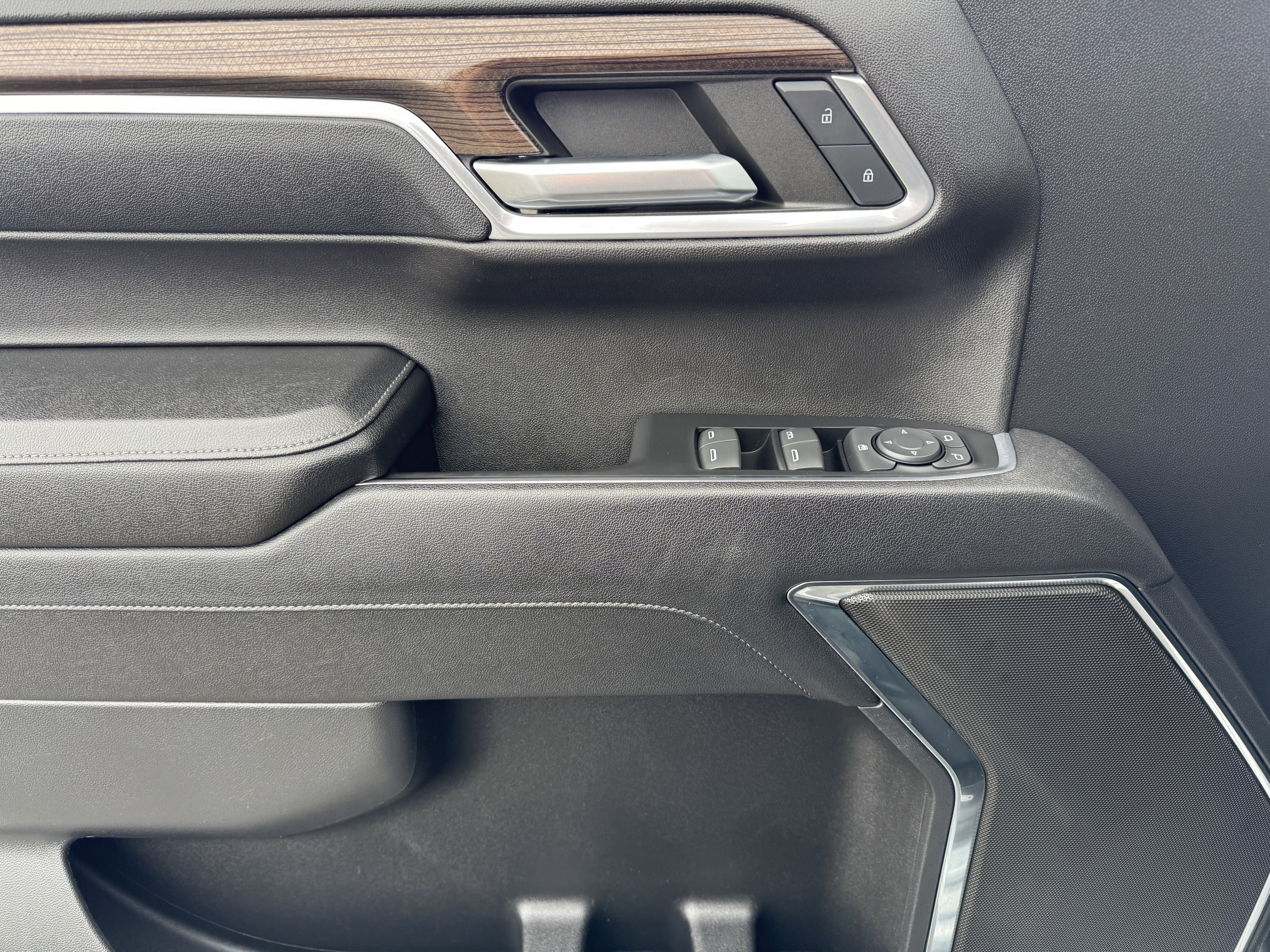 Used 2023 Chevrolet Silverado 1500 LT image 10