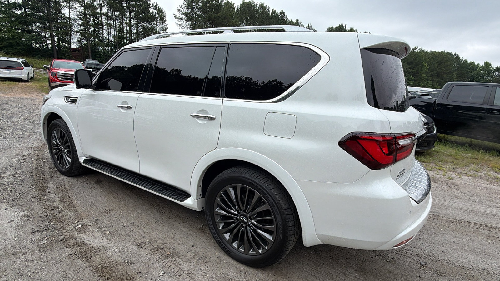 Used 2024 INFINITI QX80 Sensory AWD/4WD image 10