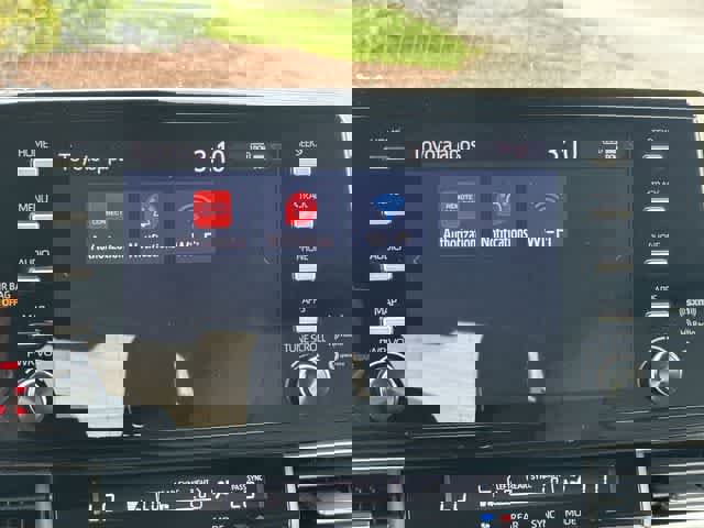 Used 2023 Toyota Sienna XLE image 13