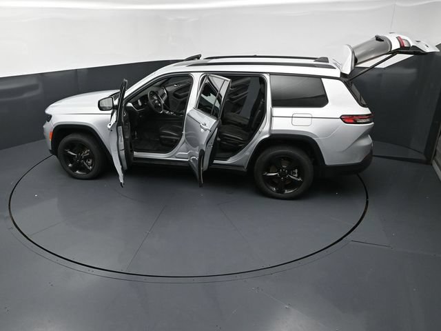 Used 2023 Jeep Grand Cherokee L Laredo AWD/4WD image 27