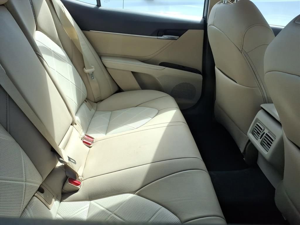 Used 2018 Toyota Camry XLE image 10