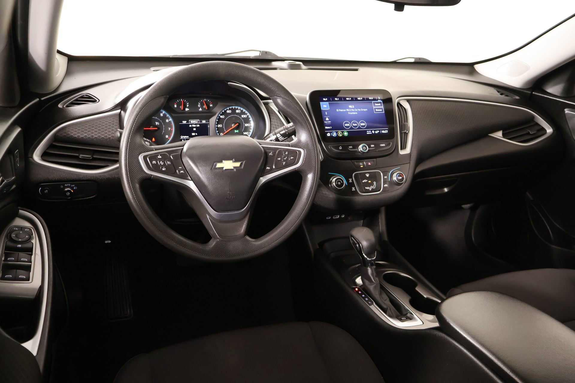 Used 2023 Chevrolet Malibu LS FWD image 2