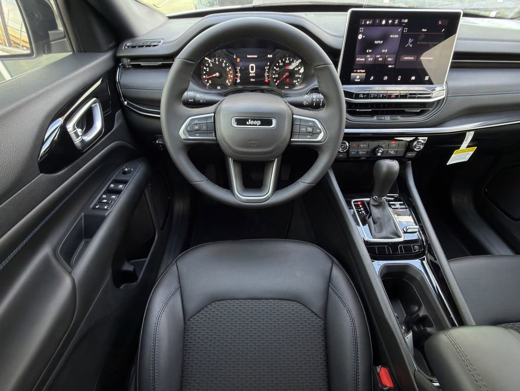 New 2026 Jeep Compass Latitude image 11