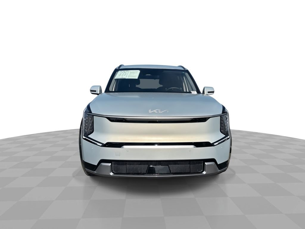 Used 2024 Kia EV9 Land image 4