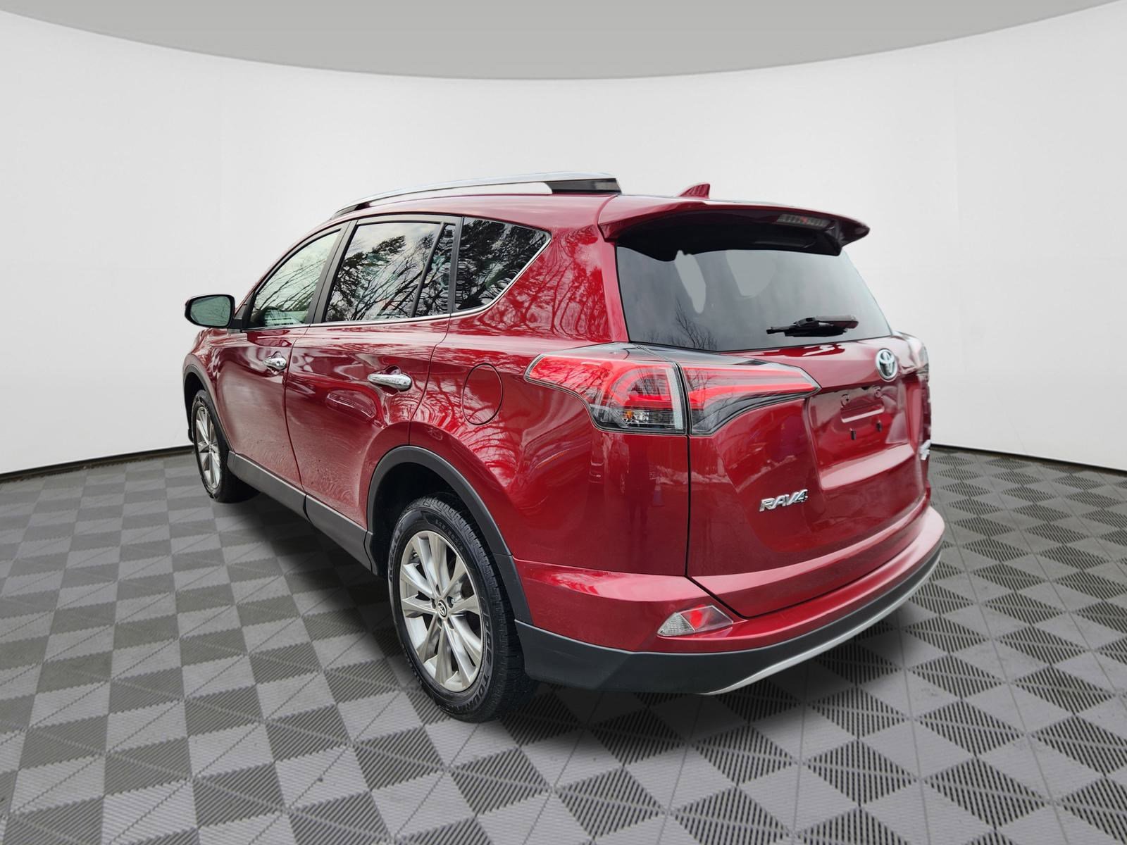 Used 2018 Toyota RAV4 Limited w/ All Weather Liner Package image 3