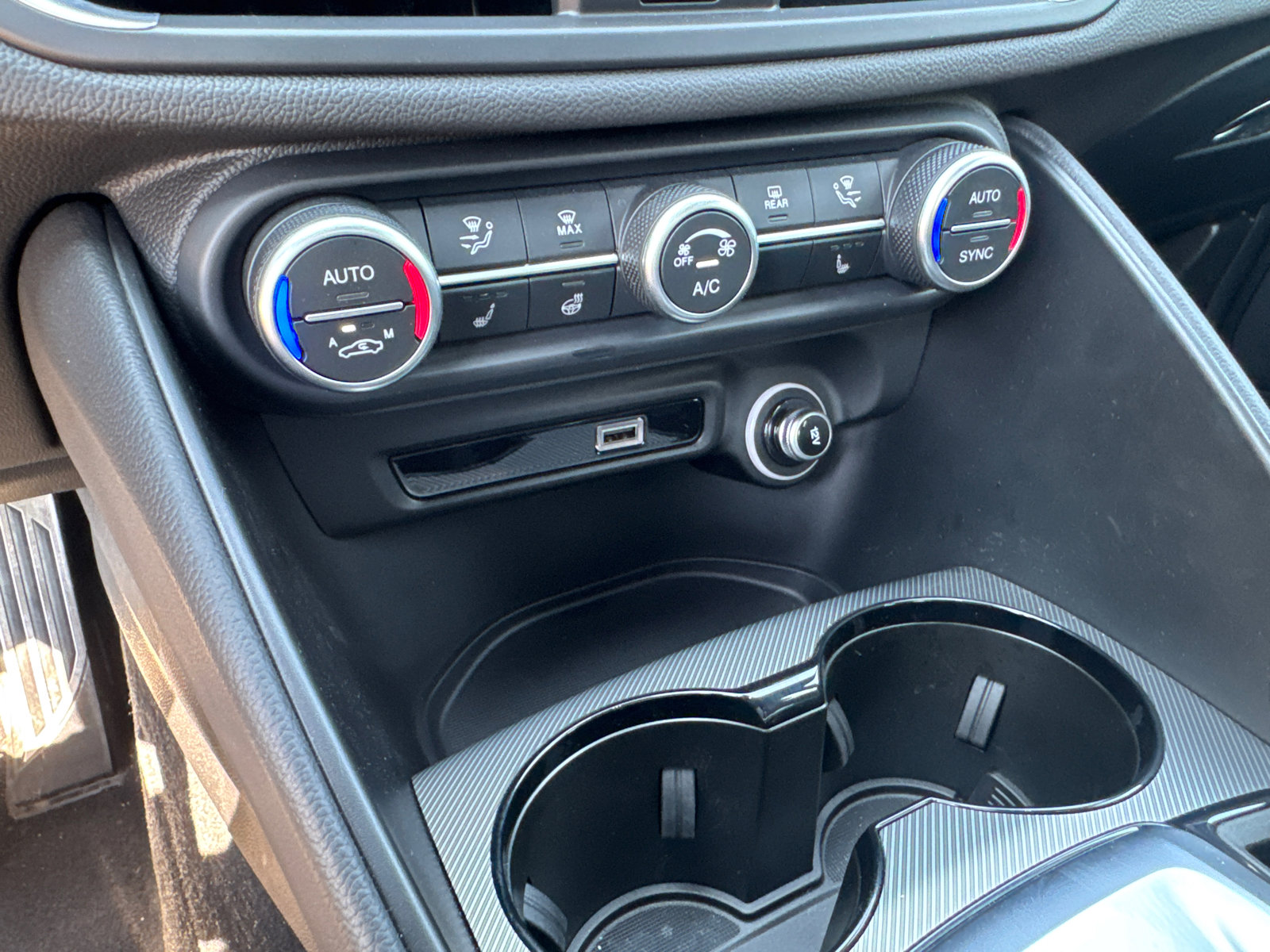 Used 2024 Alfa Romeo Giulia Ti image 32