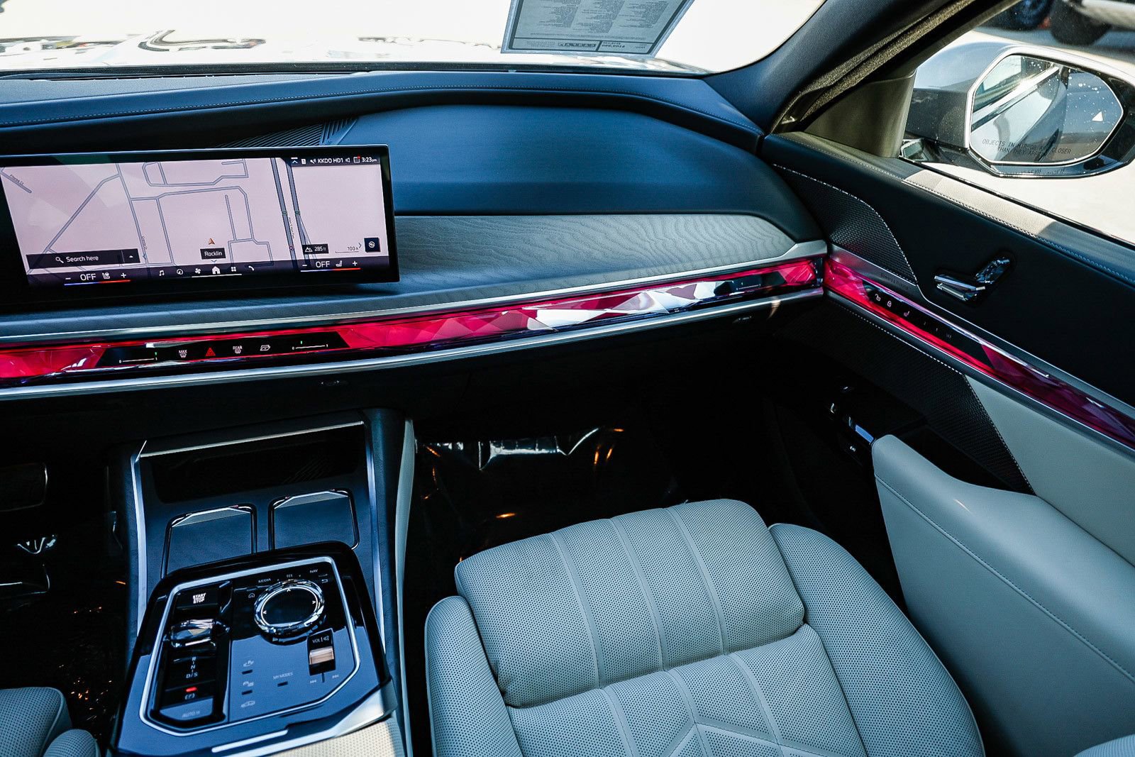 Used 2026 BMW 750e xDrive image 15