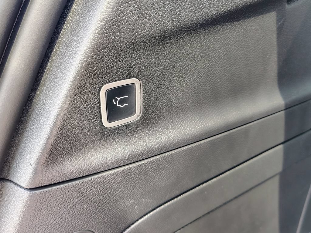 Used 2024 Chrysler Pacifica Premium FWD image 19