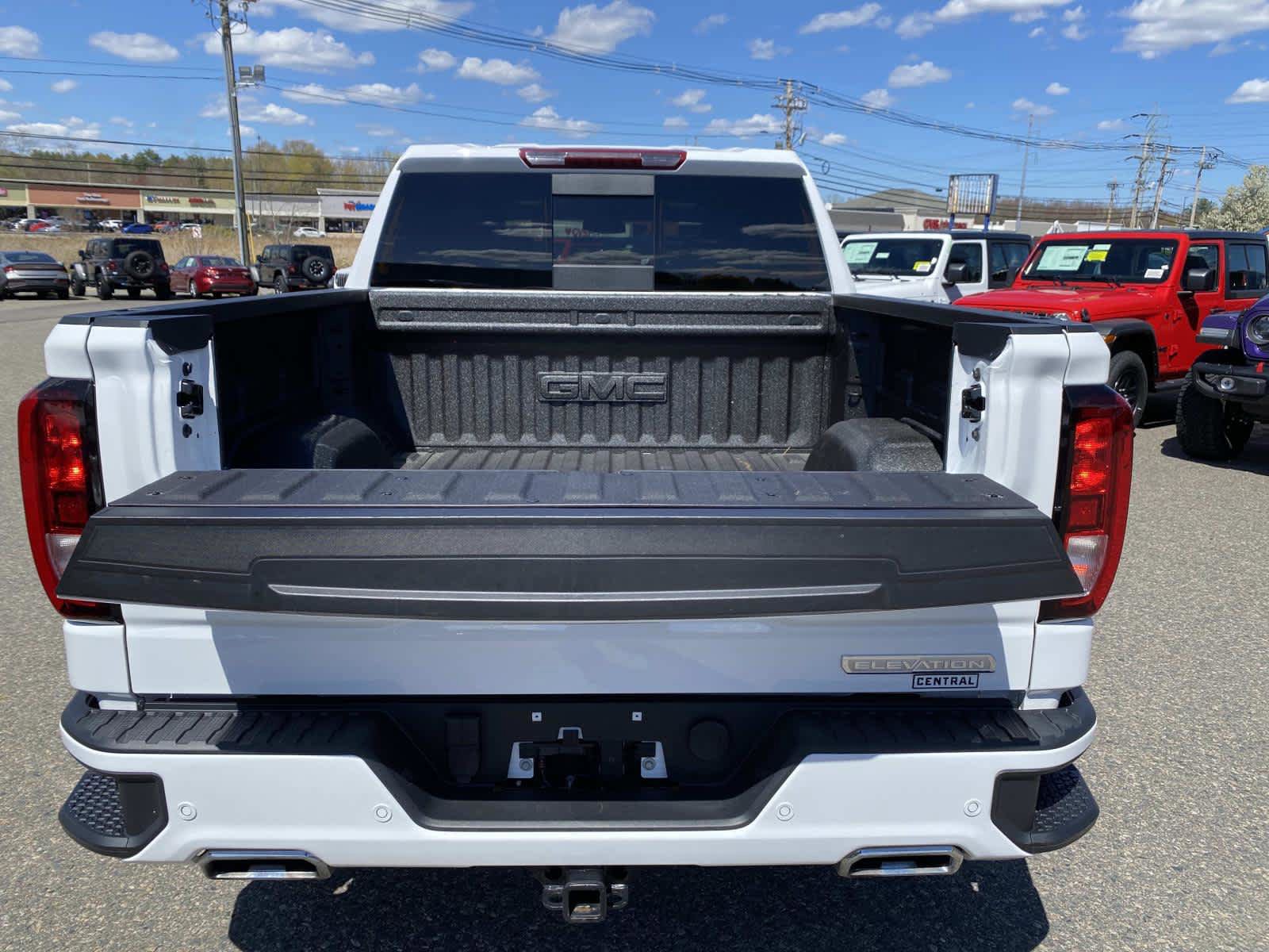 Used 2026 GMC Sierra 1500 Elevation w/ Elevation Premium Package AWD/4WD image 5