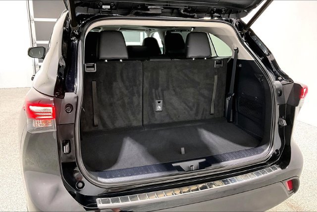 Used 2020 Toyota Highlander XLE AWD/4WD image 45