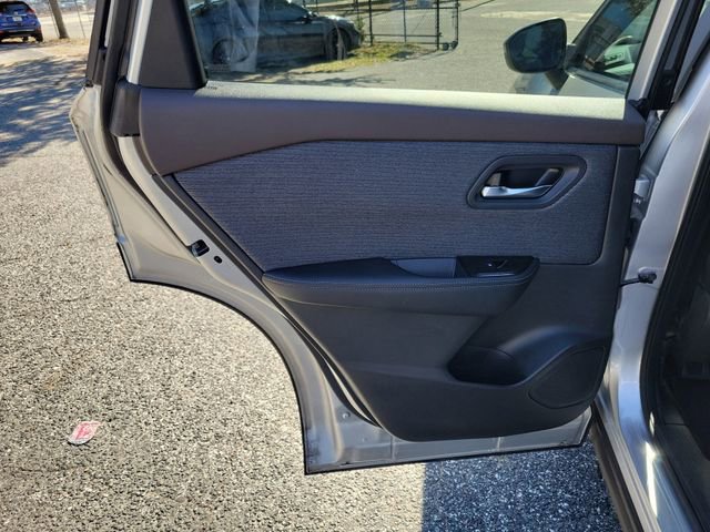 Used 2023 Nissan Rogue SV image 29