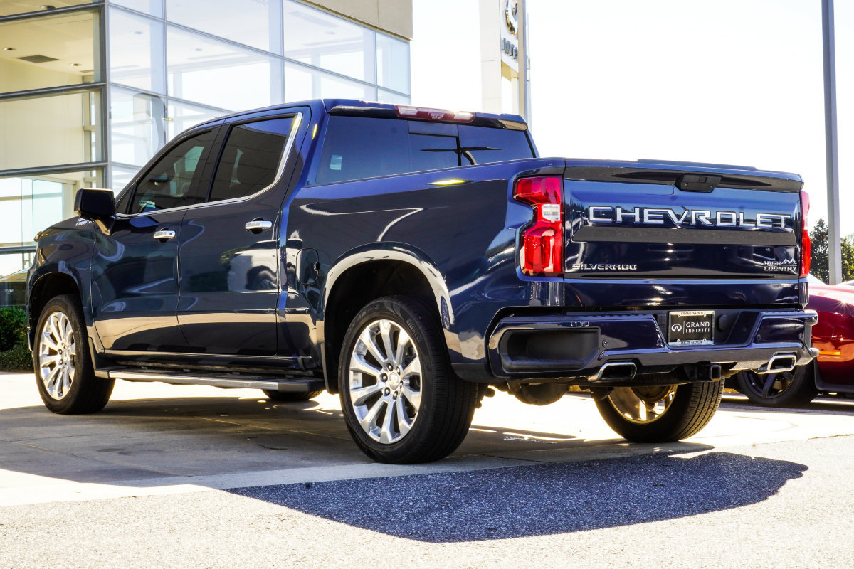 Used 2021 Chevrolet Silverado 1500 High Country w/ Technology Package AWD/4WD image 11