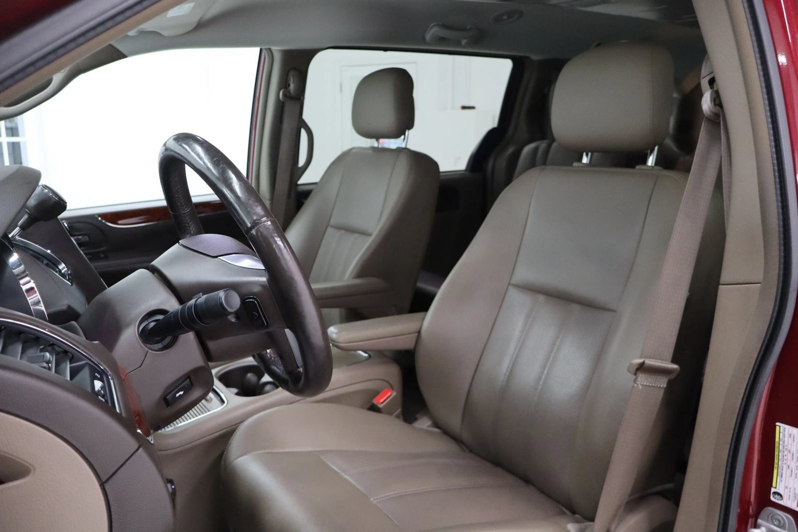 Used 2014 Chrysler Town & Country Touring-L w/ Driver Convenience Group FWD image 15