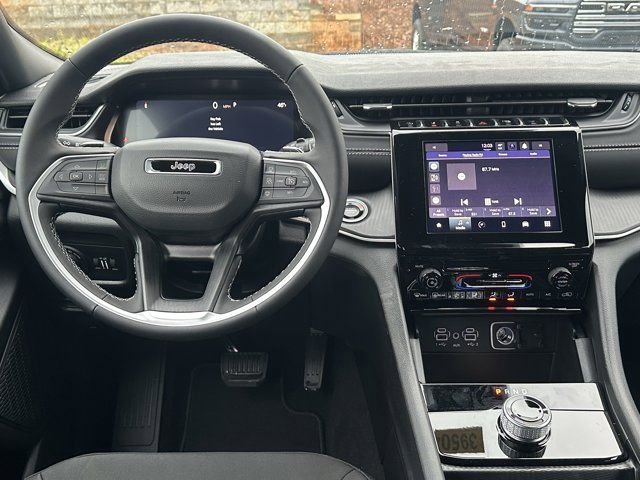 New 2025 Jeep Grand Cherokee Laredo image 25