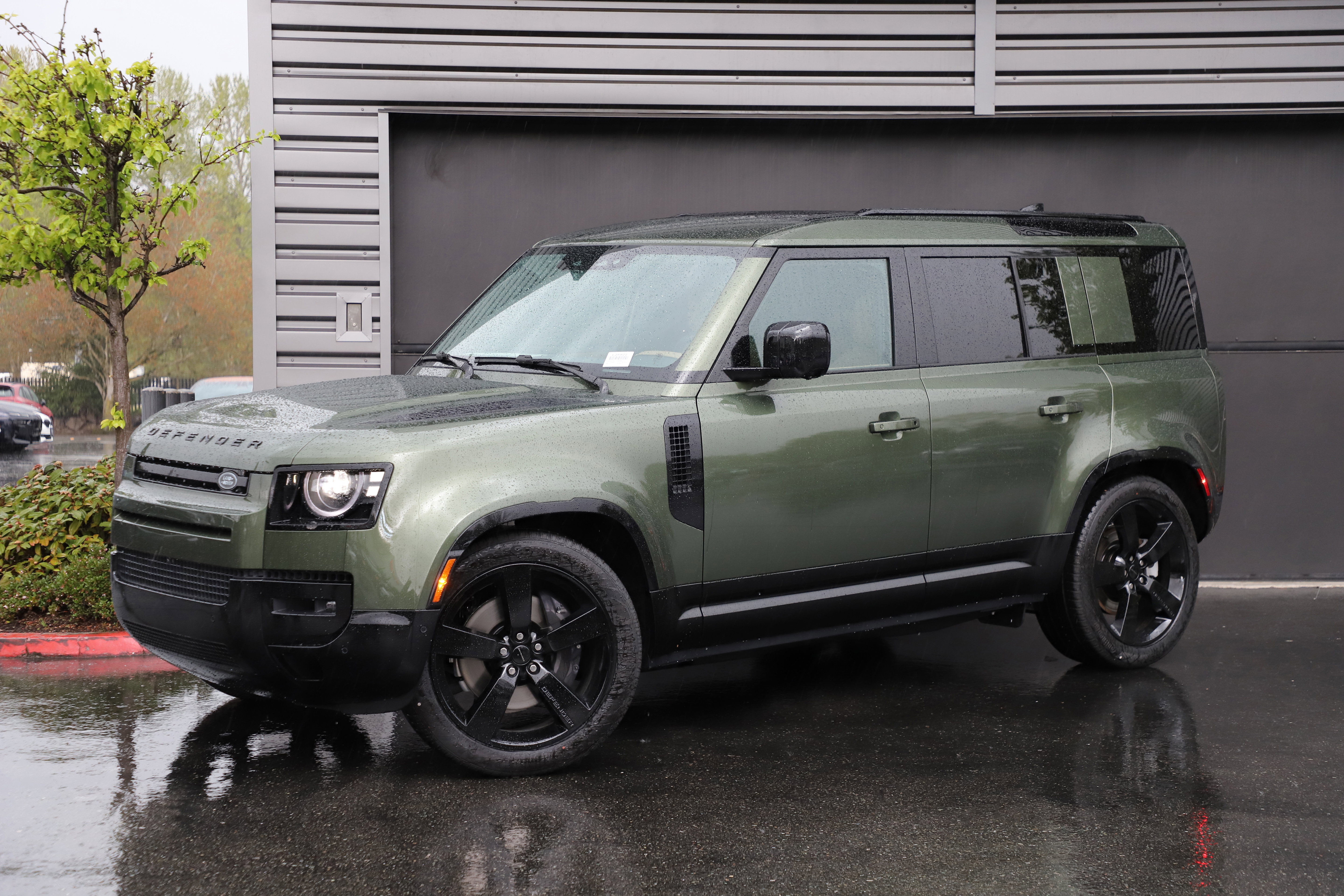 New 2026 Land Rover Defender 110 X-Dynamic SE AWD/4WD image 1