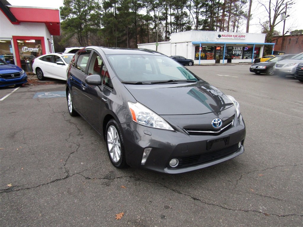 Used 2012 Toyota Prius V image 11