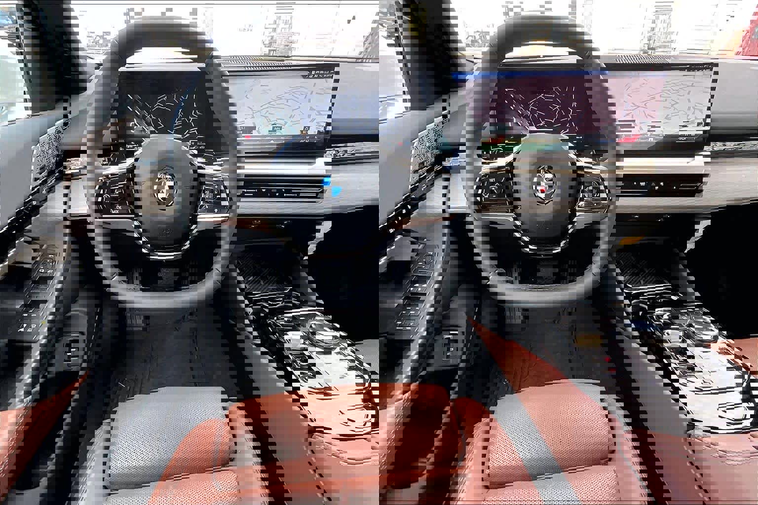 Used 2025 BMW 530i xDrive image 6